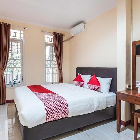 Aquina House Hotel Bogor Exterior photo